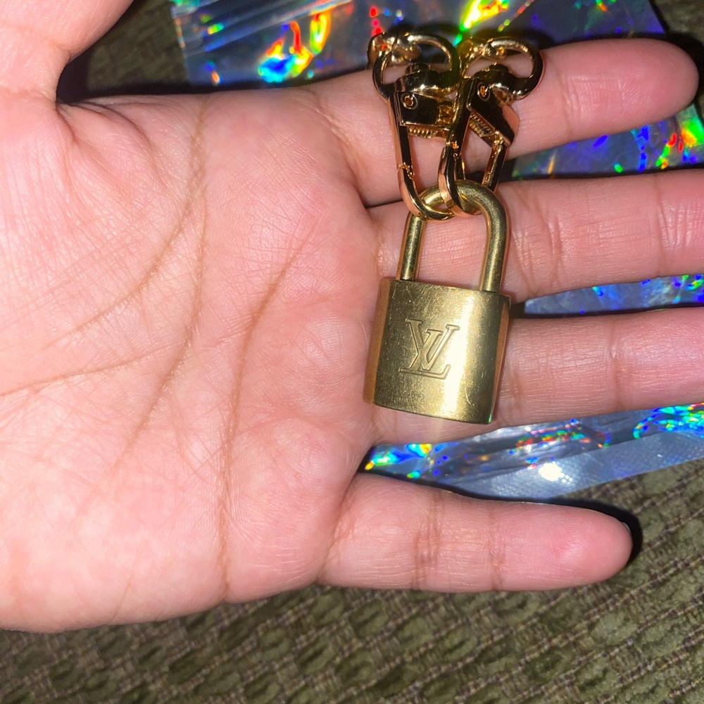 Loui Vuitton chain and lock